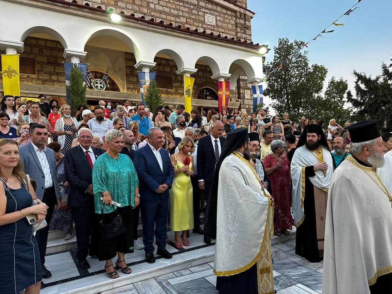 Στην λιτανεία της εικόνας του Ιερού Ναού της Μεταμόρφωσης του Σωτήρος στη Μεταμόρφωση