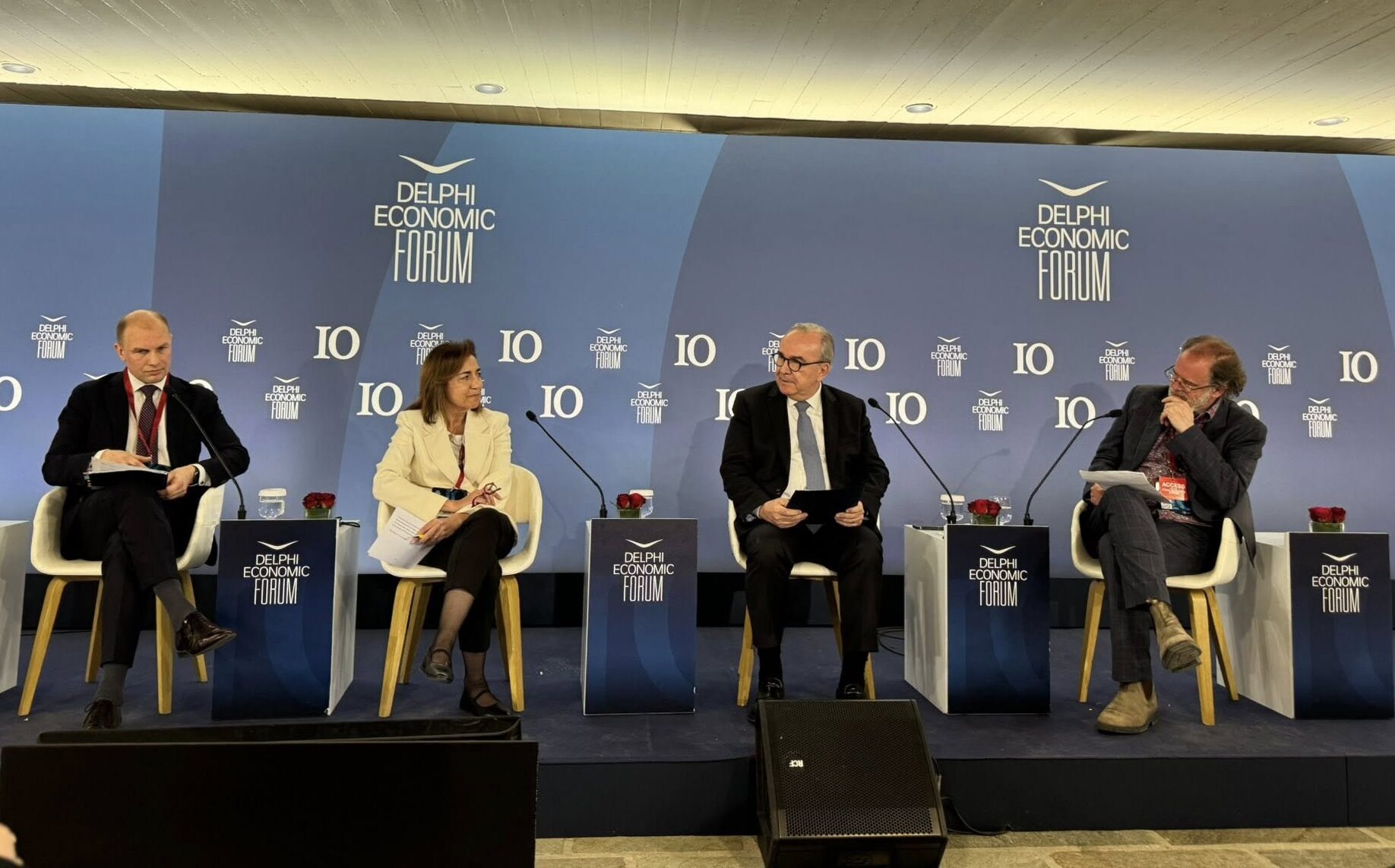 Η Κυβέρνηση συνεχίζει με αποφασιστικότητα την σταθερή δημοσιονομική της πολιτική ώστε το μέρισμα της ανάπτυξης να επιστρέφει στην κοινωνία. Παρεμβάσεις στο 10ο Οικονομικό Φόρουμ των Δελφών