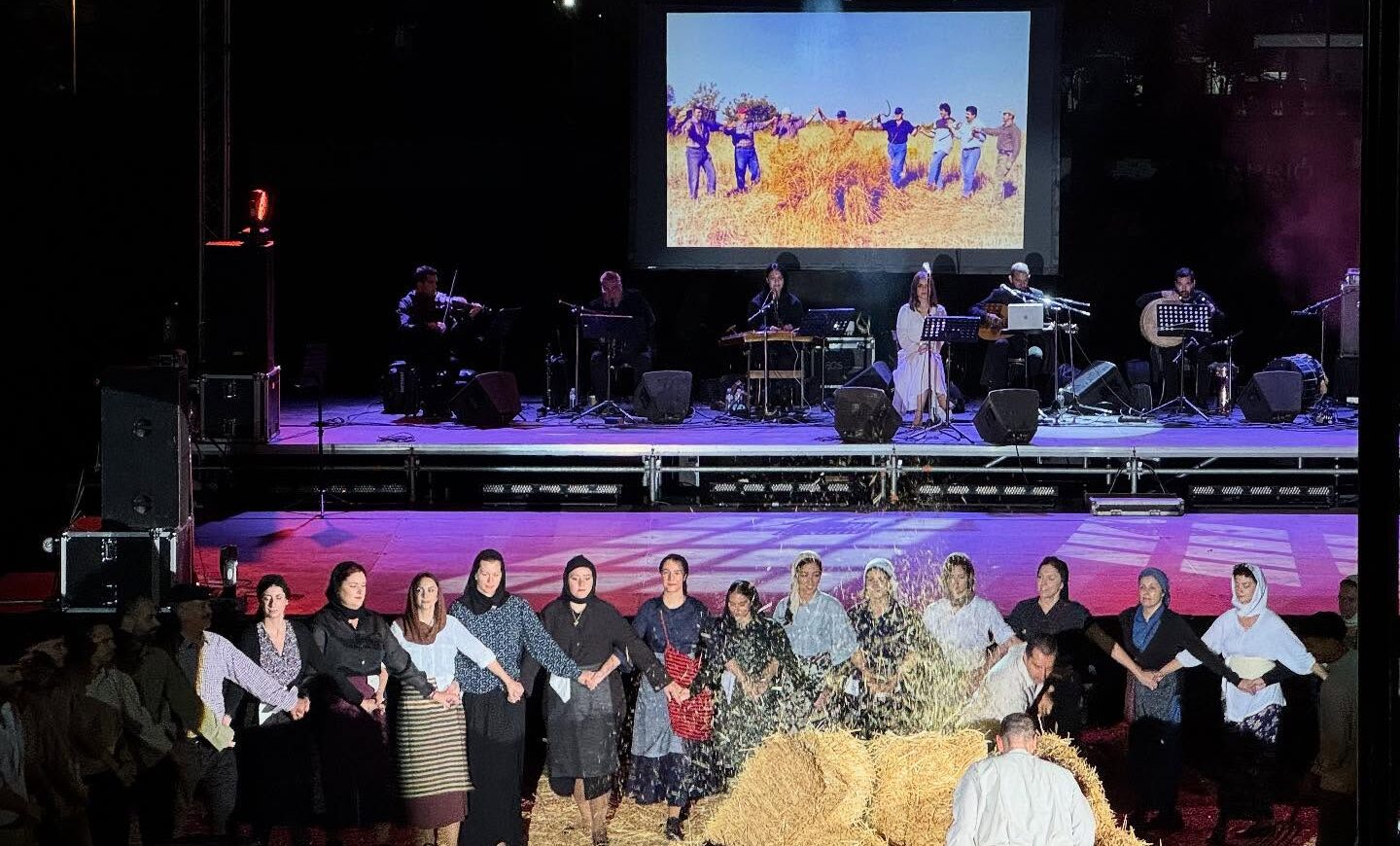 Στη μουσικοχορευτική παράσταση-αφιέρωμα στην Παναγία, που διοργάνωσε η Ιερά Μητρόπολη Νέας Ιωνίας, Φιλαδελφείας, Ηρακλείου και Χαλκηδόνος