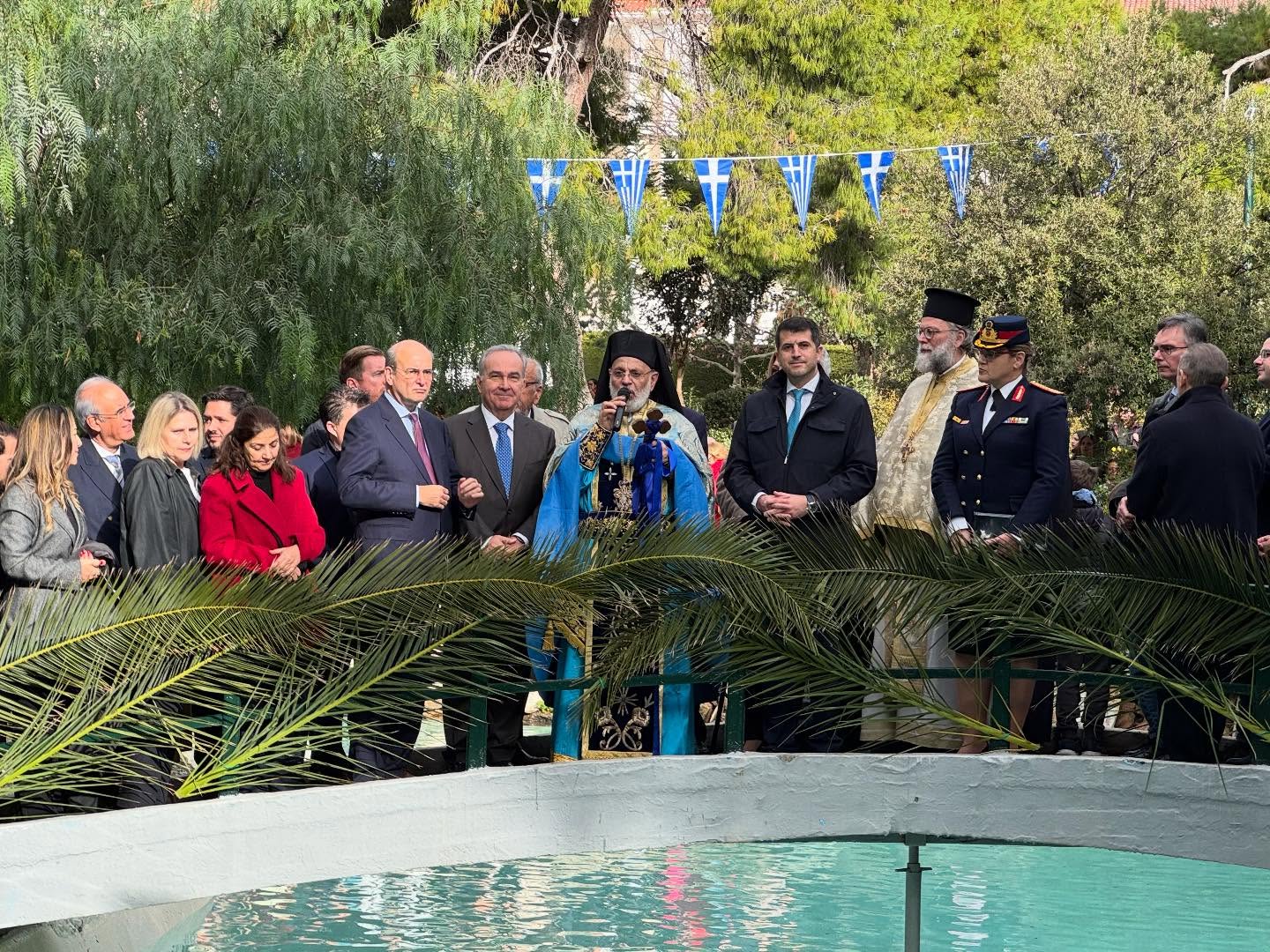 Η ημέρα των Θεοφανίων μας φέρνει κάθε χρόνο πιο κοντά στις γειτονιές μας