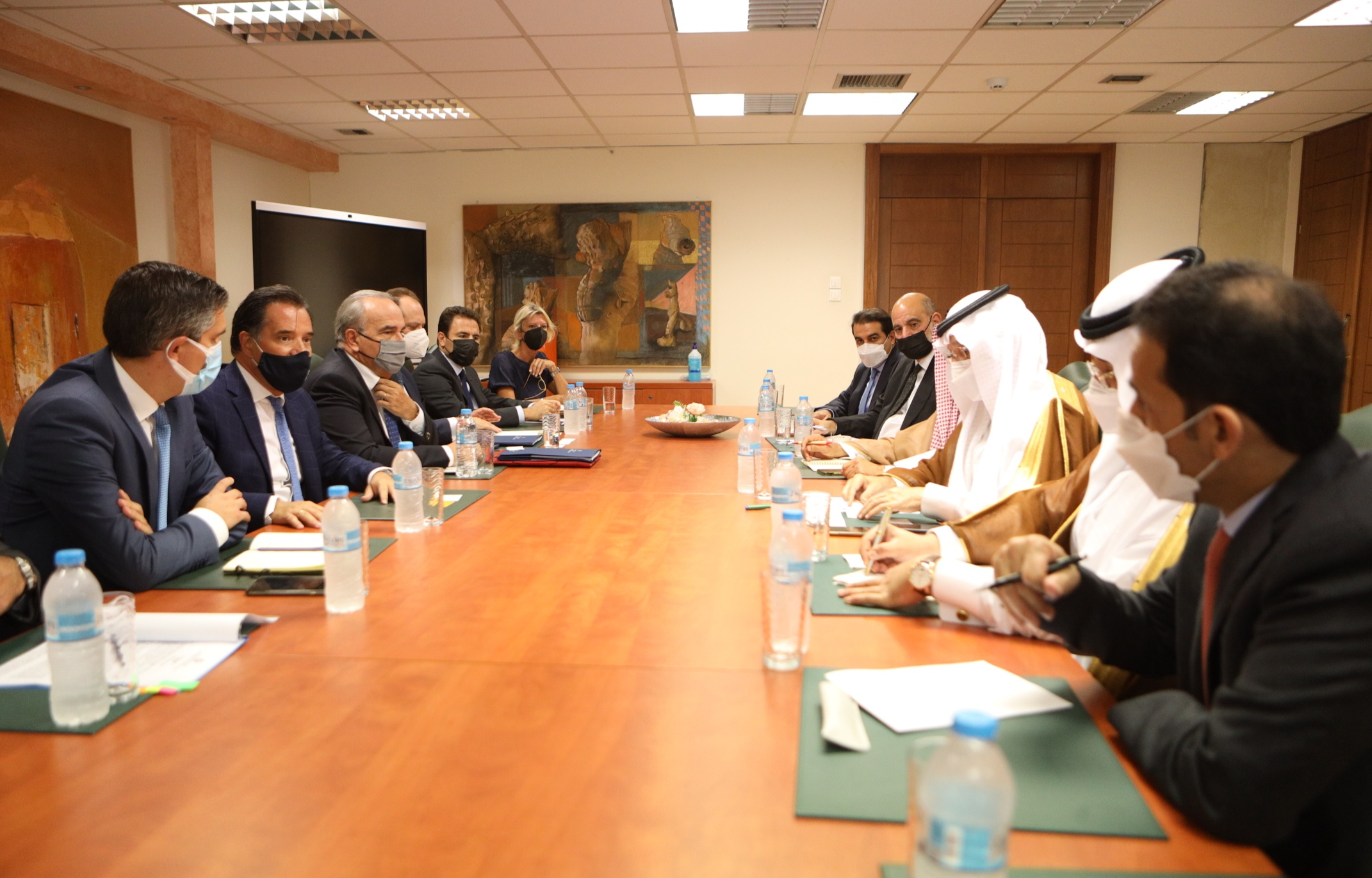 Ο Υπουργός Ανάπτυξης & Επενδύσεων, Άδωνις Γεωργιάδης συναντήθηκε με τον Υπουργό Επενδύσεων της Σαουδικής Αραβίας, Khalid bin Abdulaziz Al-Falih, παρουσία του Αν. Υπ., Ν. Παπαθανάση και των Υφυπουργών, Χρ. Δήμα και Ι. Τσακίρη