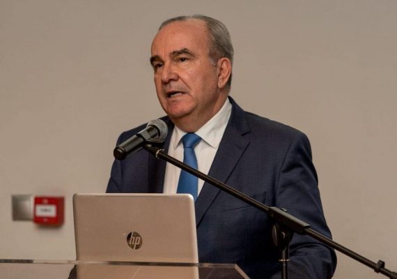 Χαιρετισμός και απονομή βραβείου από τον Αναπληρωτή Υπουργό Ανάπτυξης & Επενδύσεων κ. Νίκο Παπαθανάση στην Ημερίδα της Ελληνικής Ένωσης Βιομηχανιών Ψύχους και Logistics