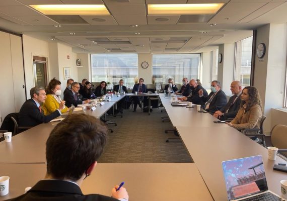 Ο Νίκος Παπαθανάσης, Αναπληρωτής Υπουργός Ανάπτυξης και Επενδύσεων, συμμετείχε στη συζήτηση στρογγυλής τραπέζης στην έδρα της AJC – American Jewish Committee, στην Ουάσιγκτον