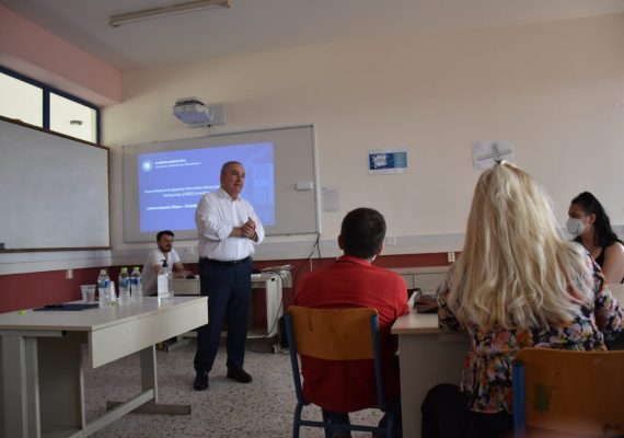 Συζήτηση με τους σπουδαστές στο Δημόσιο Ινστιτούτο Επαγγελματικής Κατάρτισης Λευκάδας